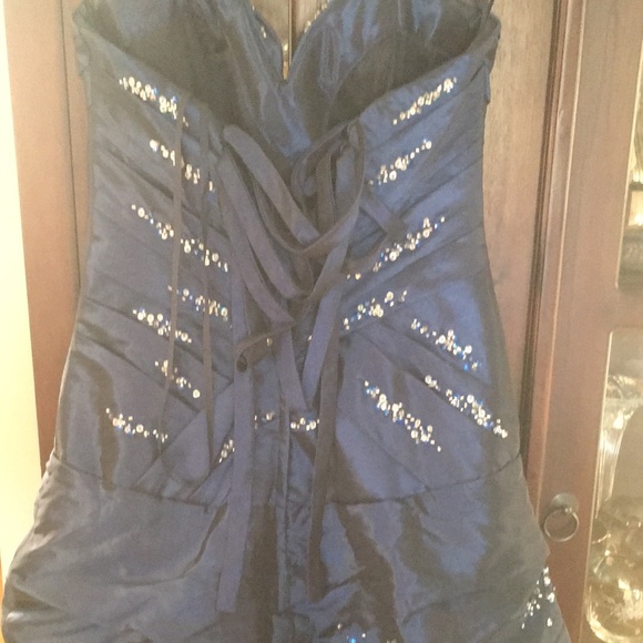 Beautiful prom gown - Picture 6 of 16